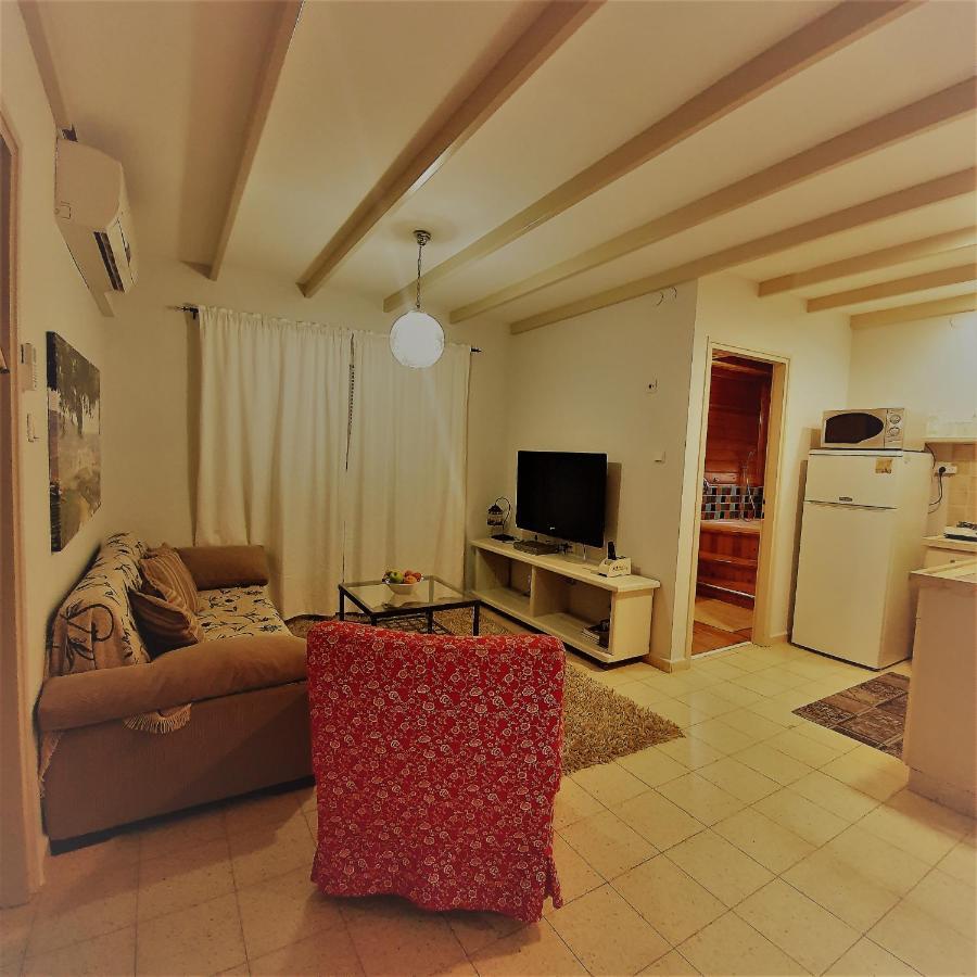 בחצר של טובה Apartment Hazon Luaran gambar