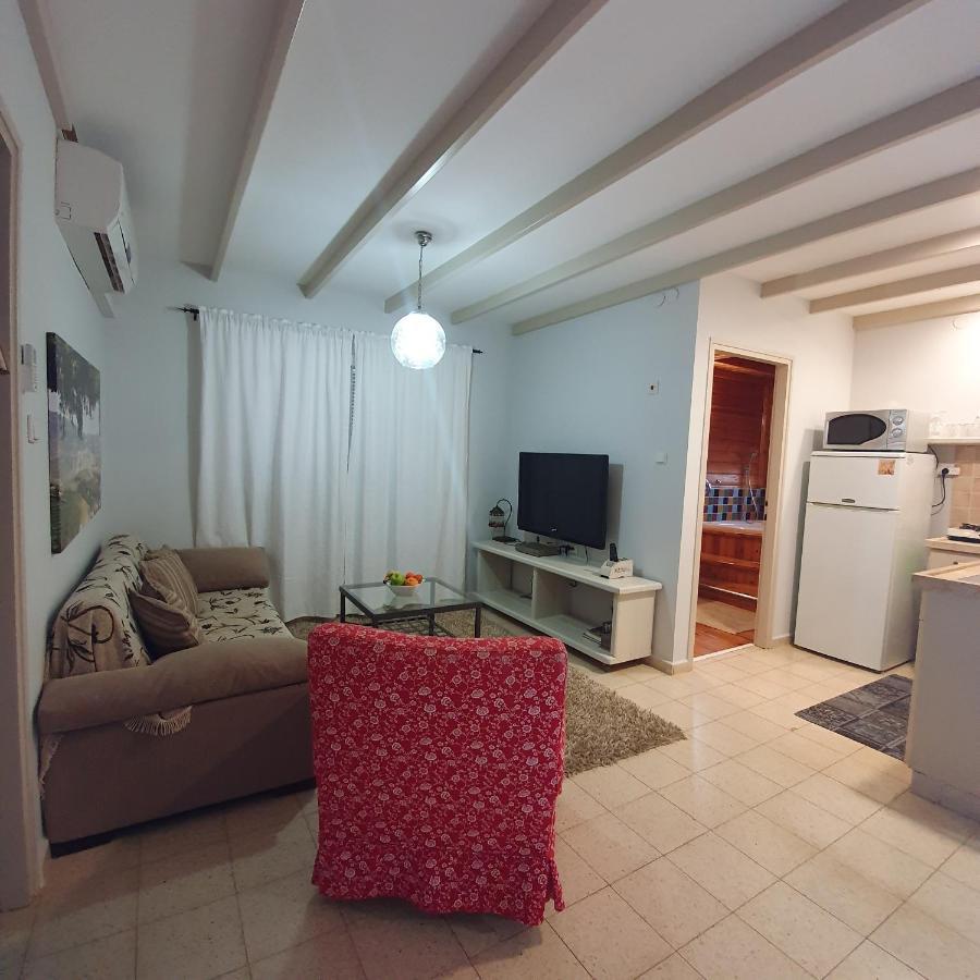 בחצר של טובה Apartment Hazon Luaran gambar